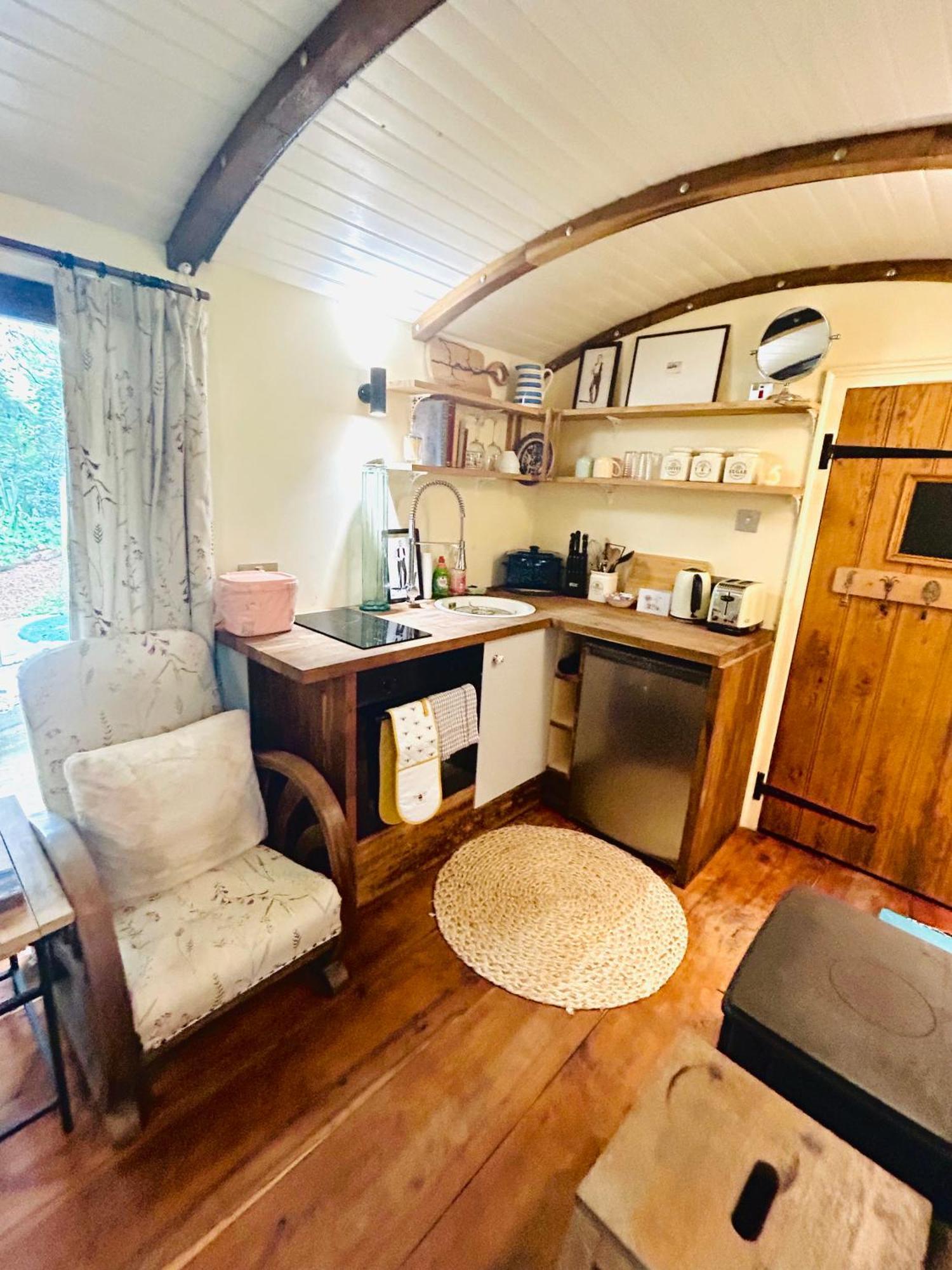 Вілла The Railway Carriage - Blue Glasbury Екстер'єр фото